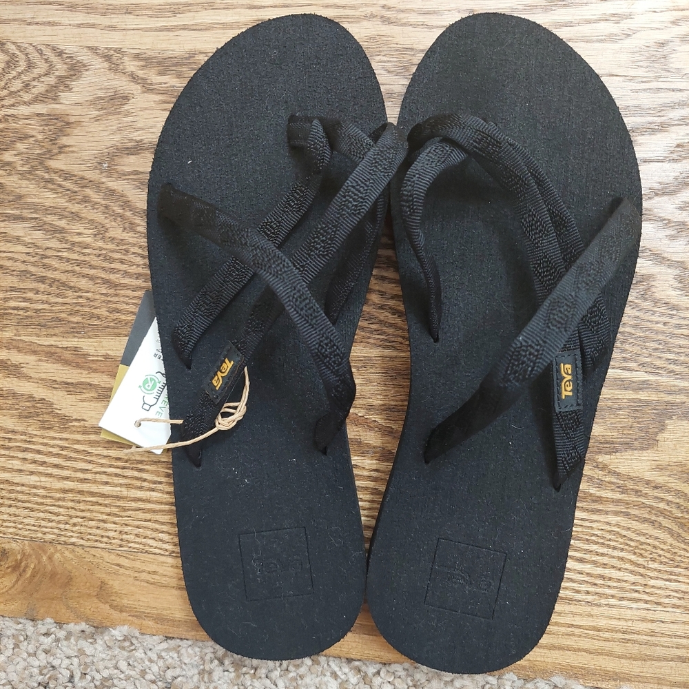 NWT Teva Olowahu Sandals, Size 9